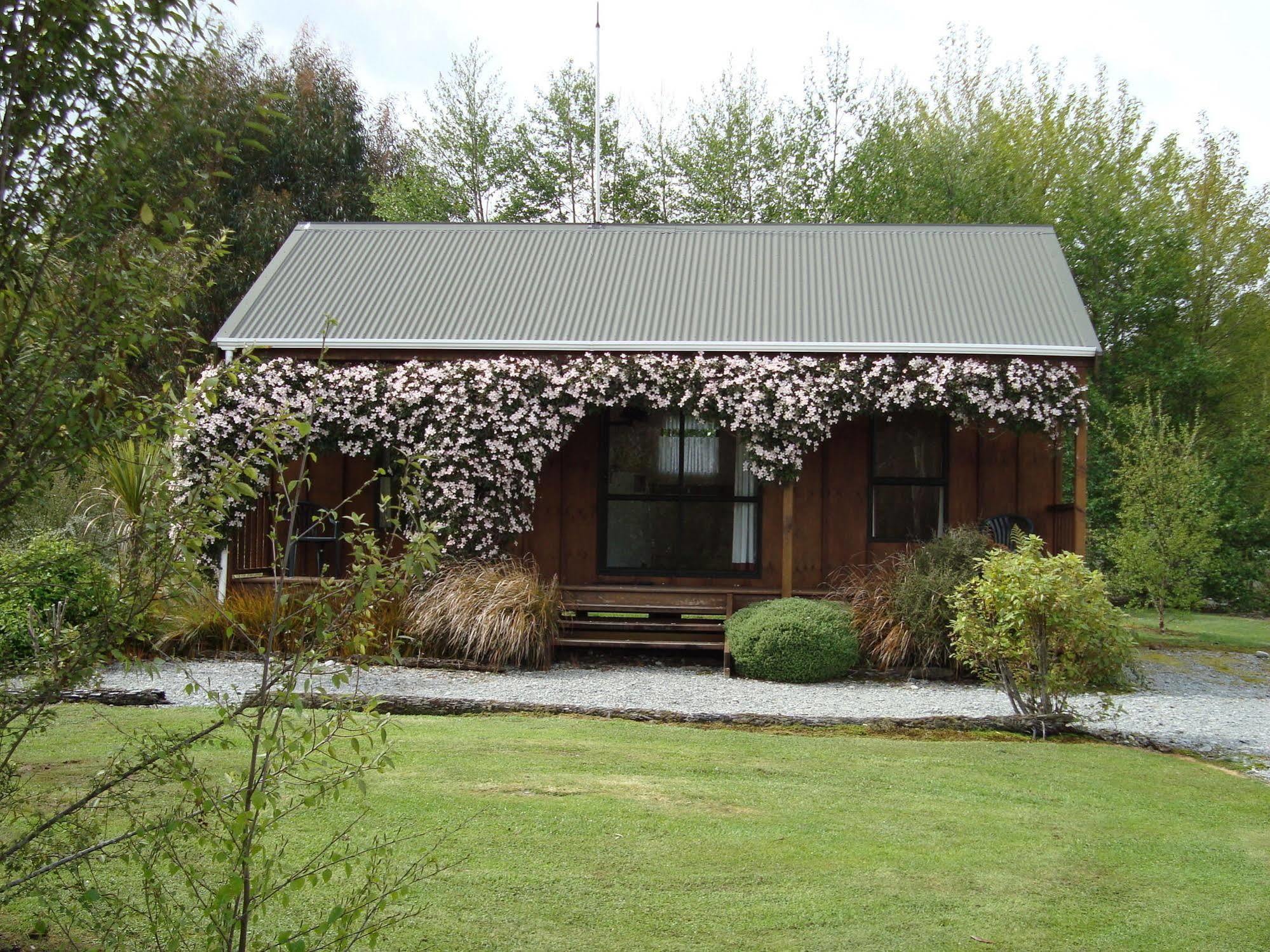 Lake Brunner Country Motel & Holiday Park Moana Екстер'єр фото