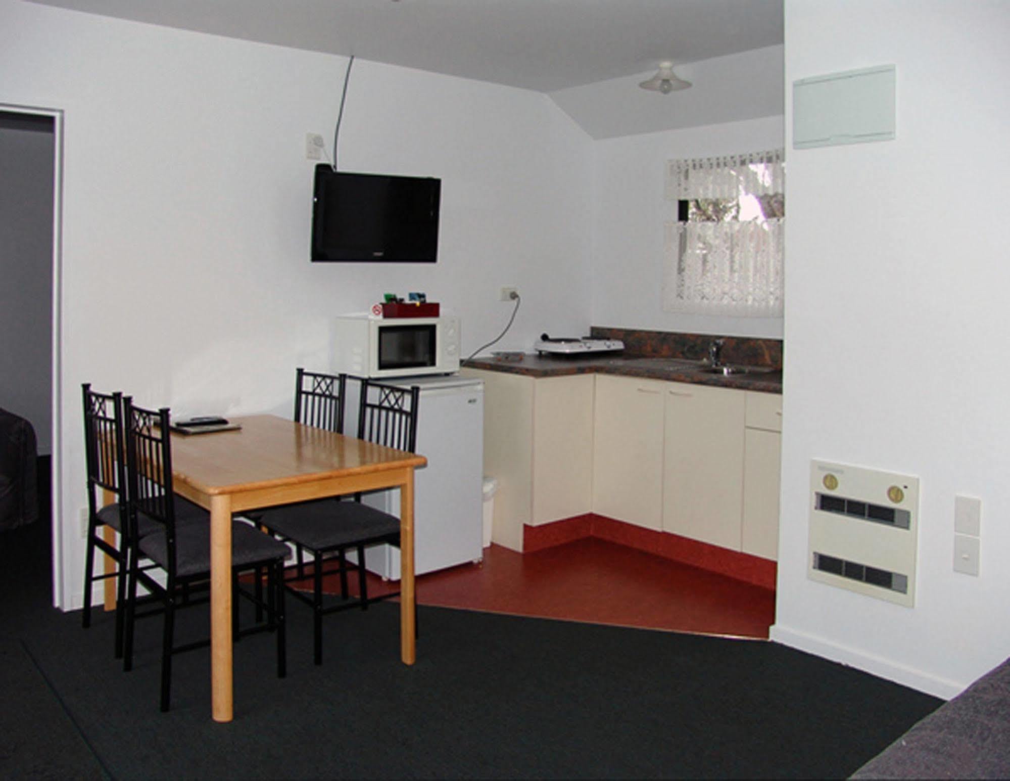 Lake Brunner Country Motel & Holiday Park Moana Екстер'єр фото